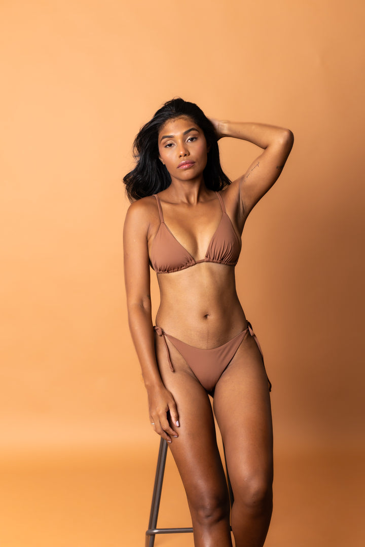 Biquini cortininha marrom lacinho alça fixa ajustavel forrada Mania D´água