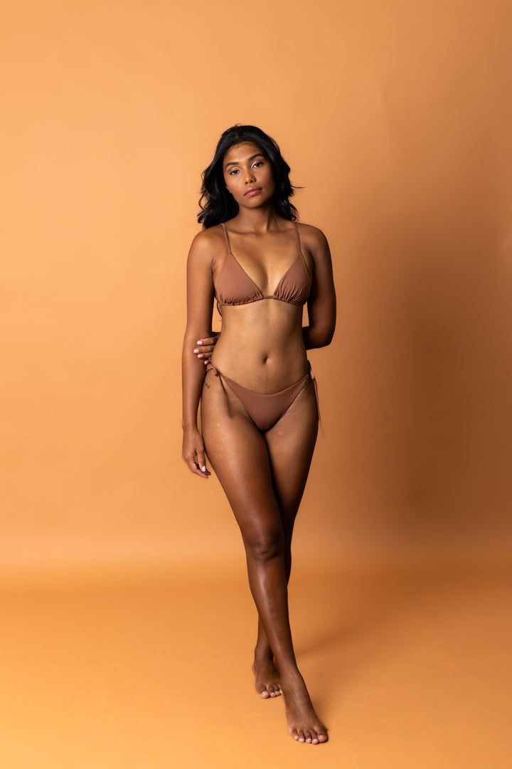 Biquini cortininha sem bojo marrom lacinho alça fixa ajustavel forrada Mania D´água