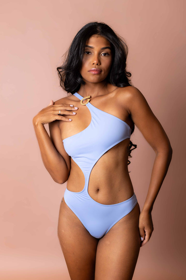 Maiô 1 ombro so azul com acessório dourado