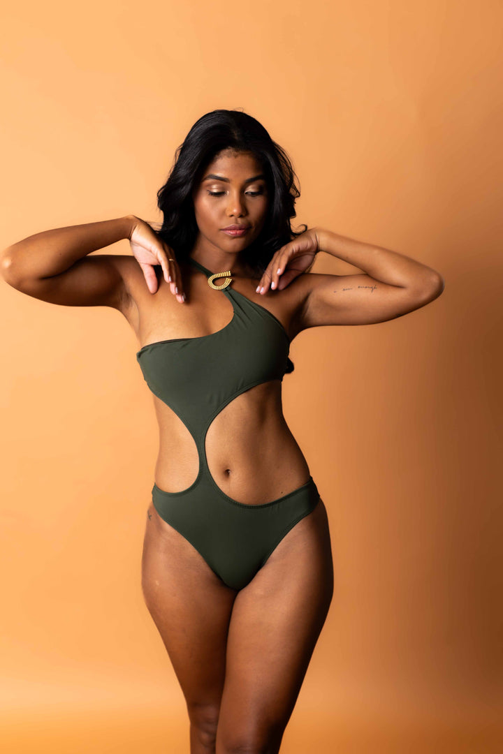 Maiô 1 ombro so verde com acessório dourado